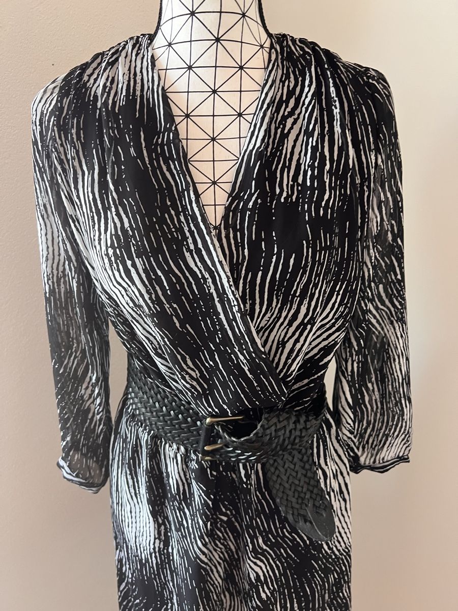 Robes: Robe noire et blanche imprimée  – D'occasion à Gland par choupon 1