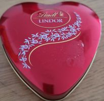 Lindt Lindor Herz Dose rot mit Muster