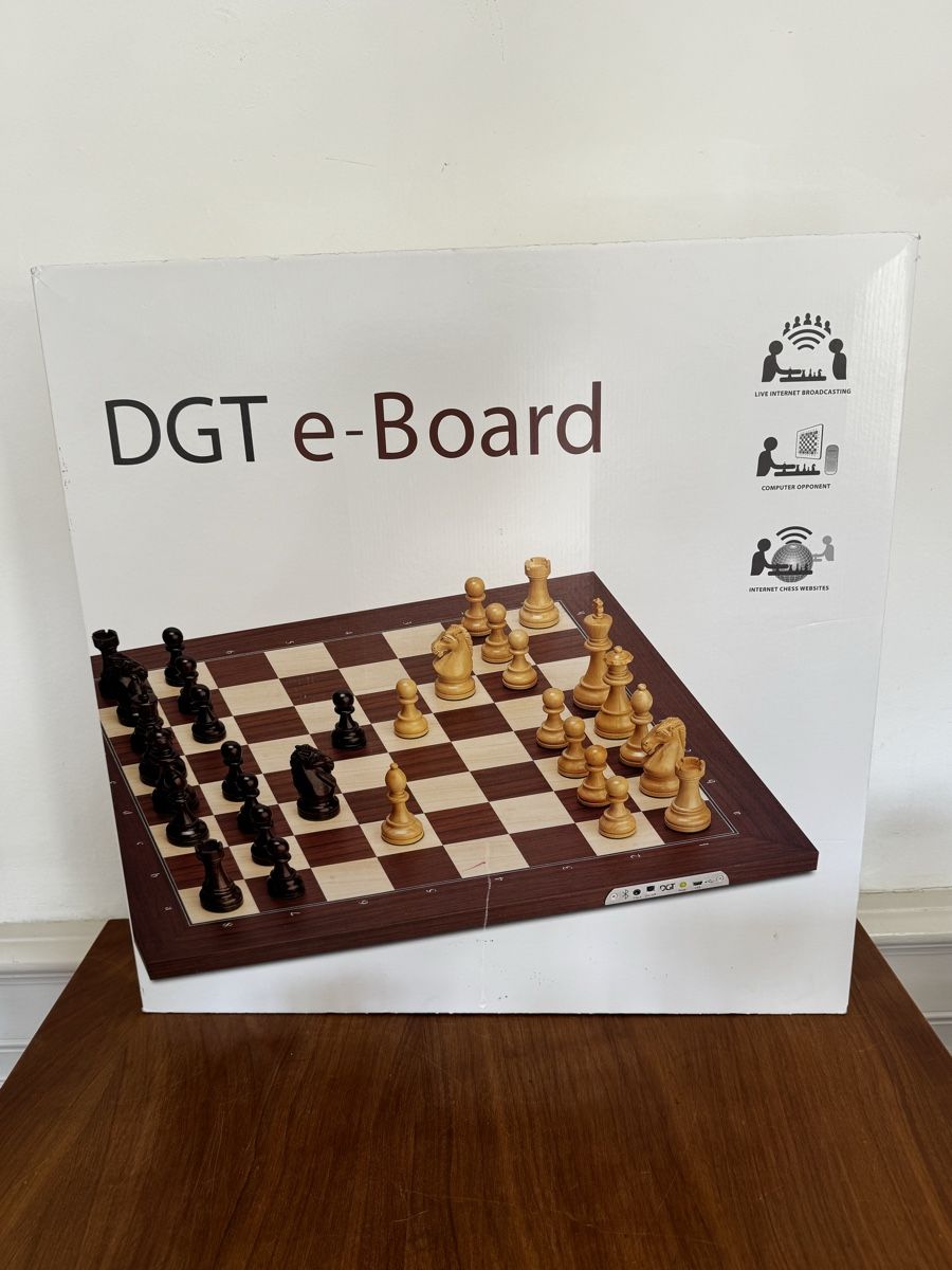 DGT Spiele: DGT e-Board Schachbrett Rosenholz USB mit Software NEU & OVP – Neu und originalverpackt aus Zürich von Nobs1 1
