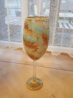 Vase aus Splitterglas auf hohem Fusse Orange/Gold