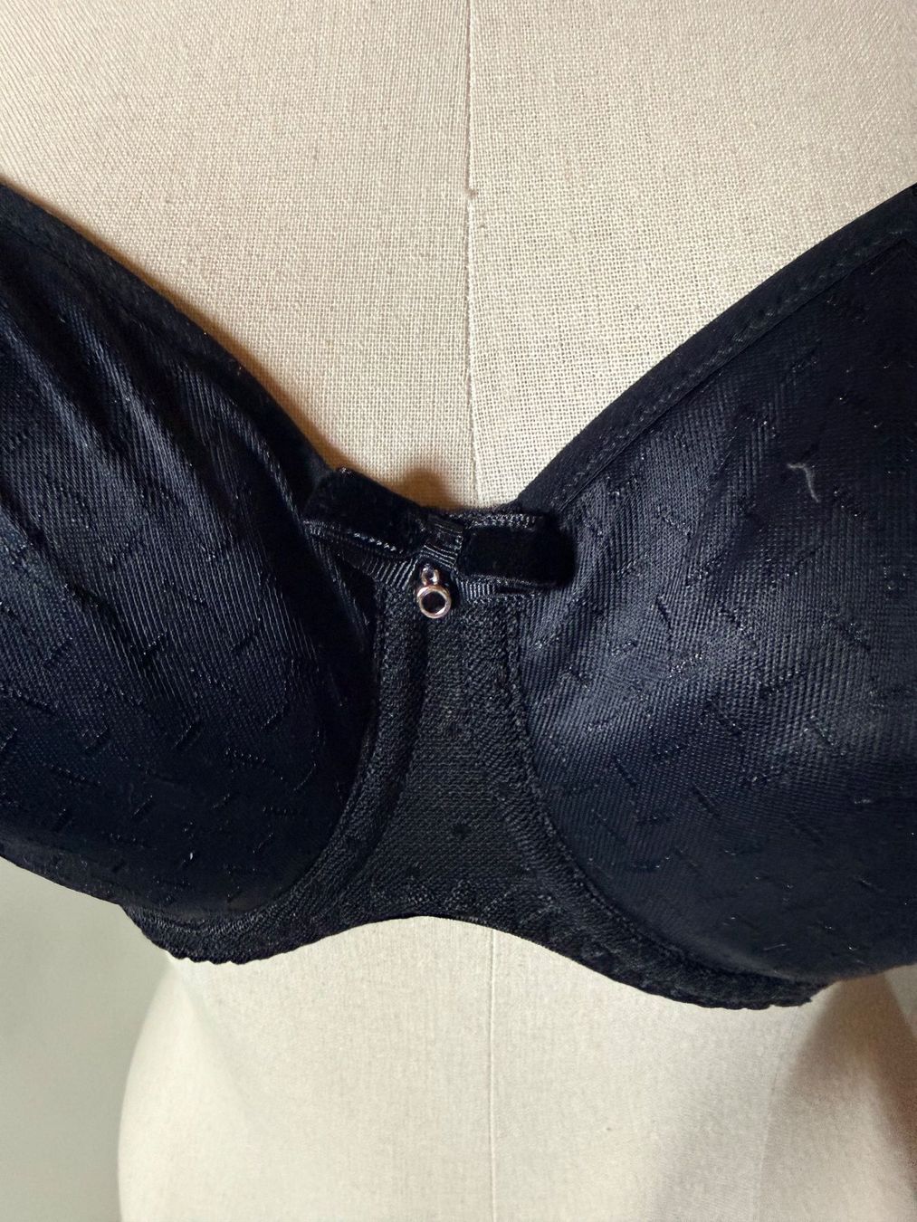 Altra biancheria intima: ULLA, Bügel-BH, Grösse 75E, Farbe Schwarz – Nuovo e nell'imballaggio originale da Rudolfstetten venduto da gst_g7xl 1