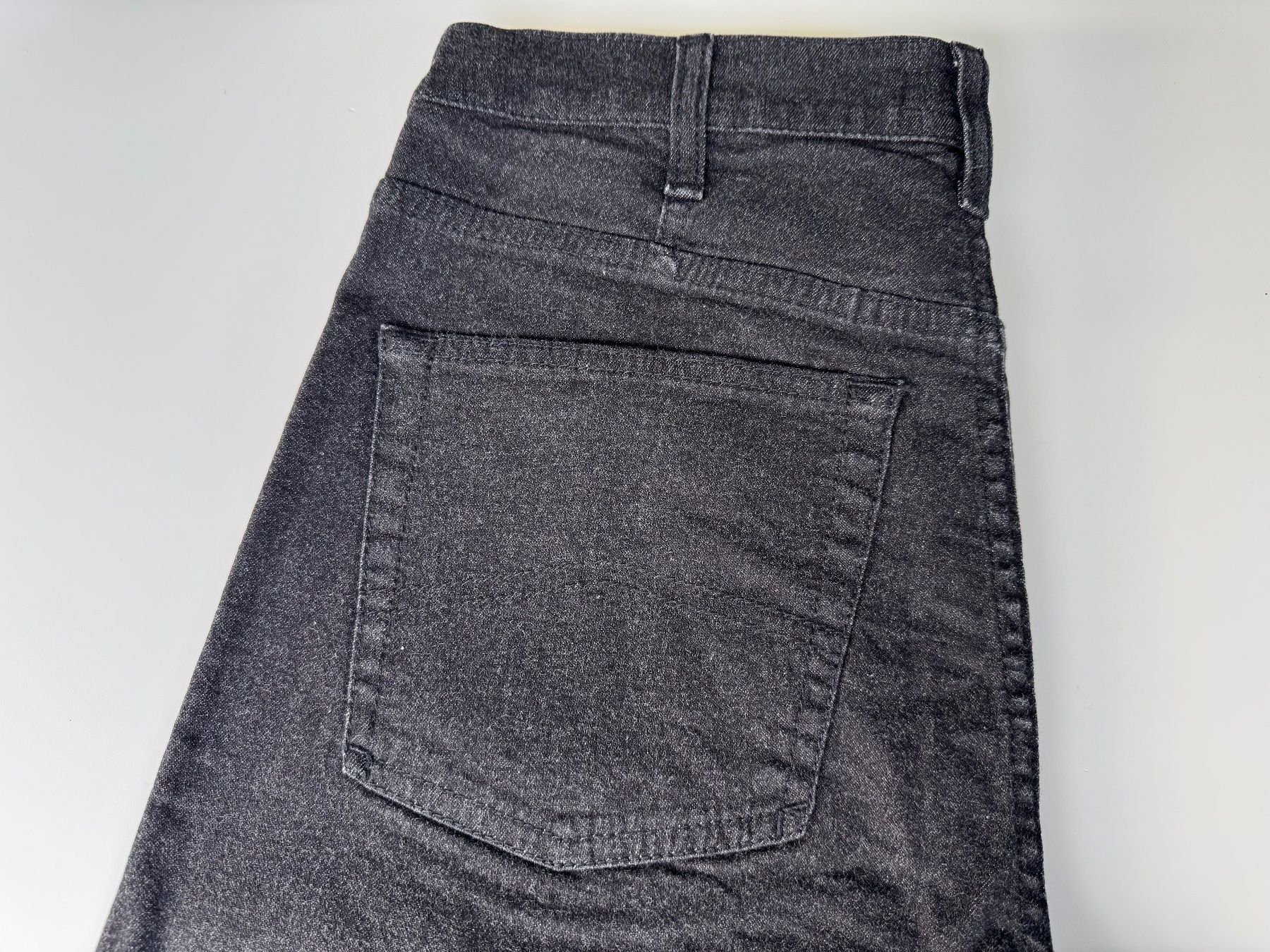 Armani Jeans: Armani Jeans, Herren, Grösse 31, schwarz – Nuovo (secondo la descrizione) da Luzern venduto da Cabriolet 2