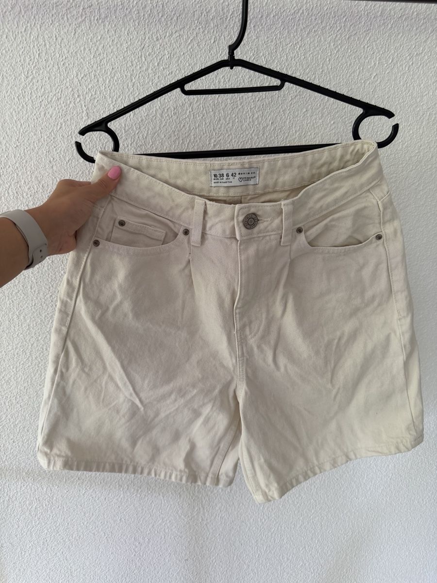 Jeans: Cream denim shorts M – Usato da Gränichen venduto da Domsiiiii