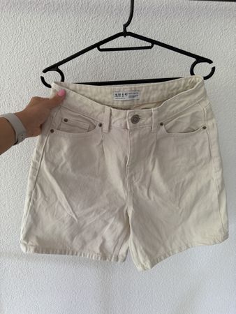 Cream denim shorts M