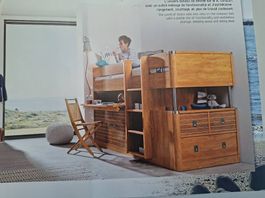 Tolles Kinderhochbett mit originellem Regal