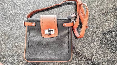 Neue braune Tasche