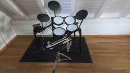 Electronic Drum Kit Alesis Nitro Max mit Stuhl