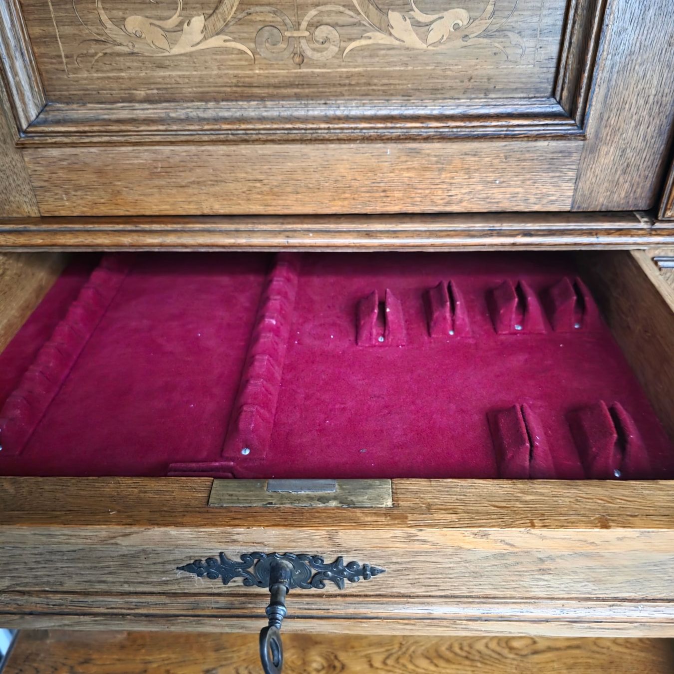 Büffets: Antiker Buffetschrank, Holz, Nussbaum, Vintage – Gebraucht aus Rheinsulz von Dred 3