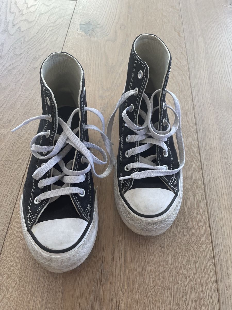 Converse Chaussures hommes: Kinder Converse-Schuhe Gr. 35 – D'occasion à Hohenrain par Oters