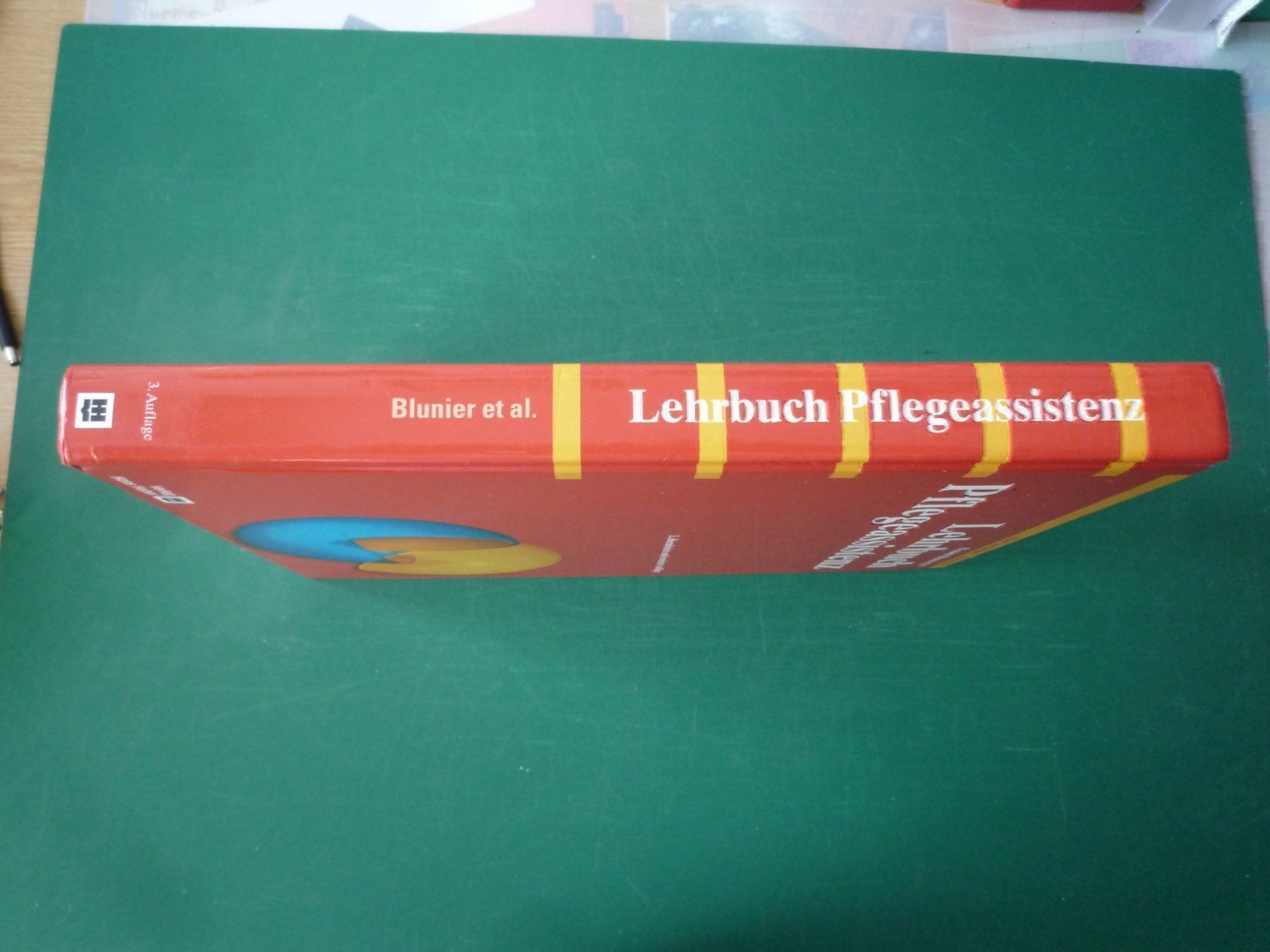 Libri: Lehrbuch Pflegeassistenz – Usato da Rafz venduto da Sonnenblume305 7