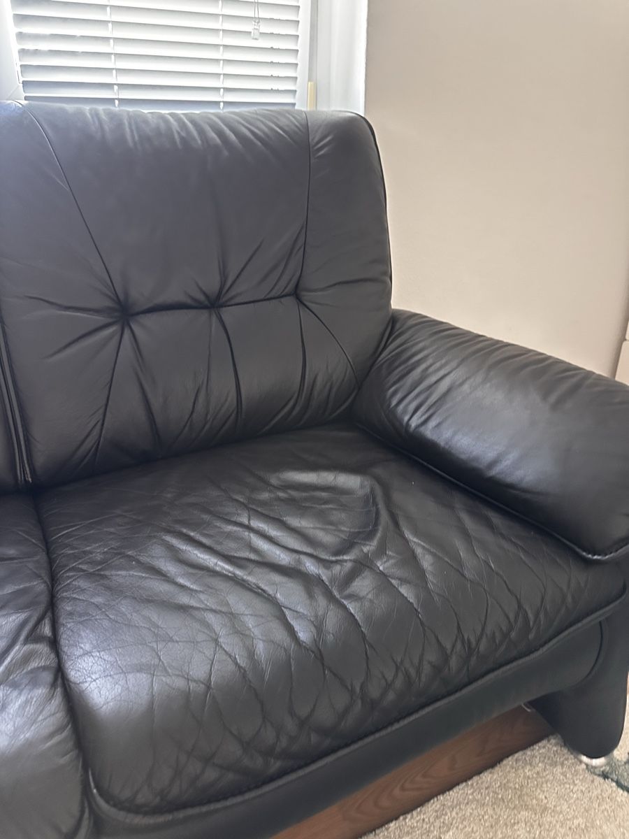 Sofas: Black leather 2-seater sofa – Gebraucht aus Winterthur von mar_8jks 3