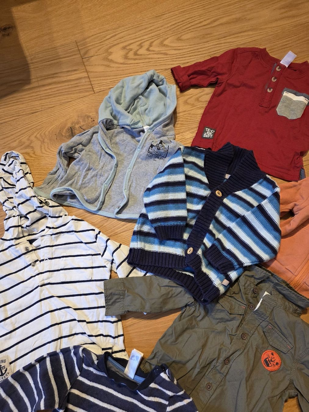 Pullover & Sweatshirts: Pullover/ Jäggli/ Hemd gr 68 – Gebraucht aus Eschenz von Carmenr93 2