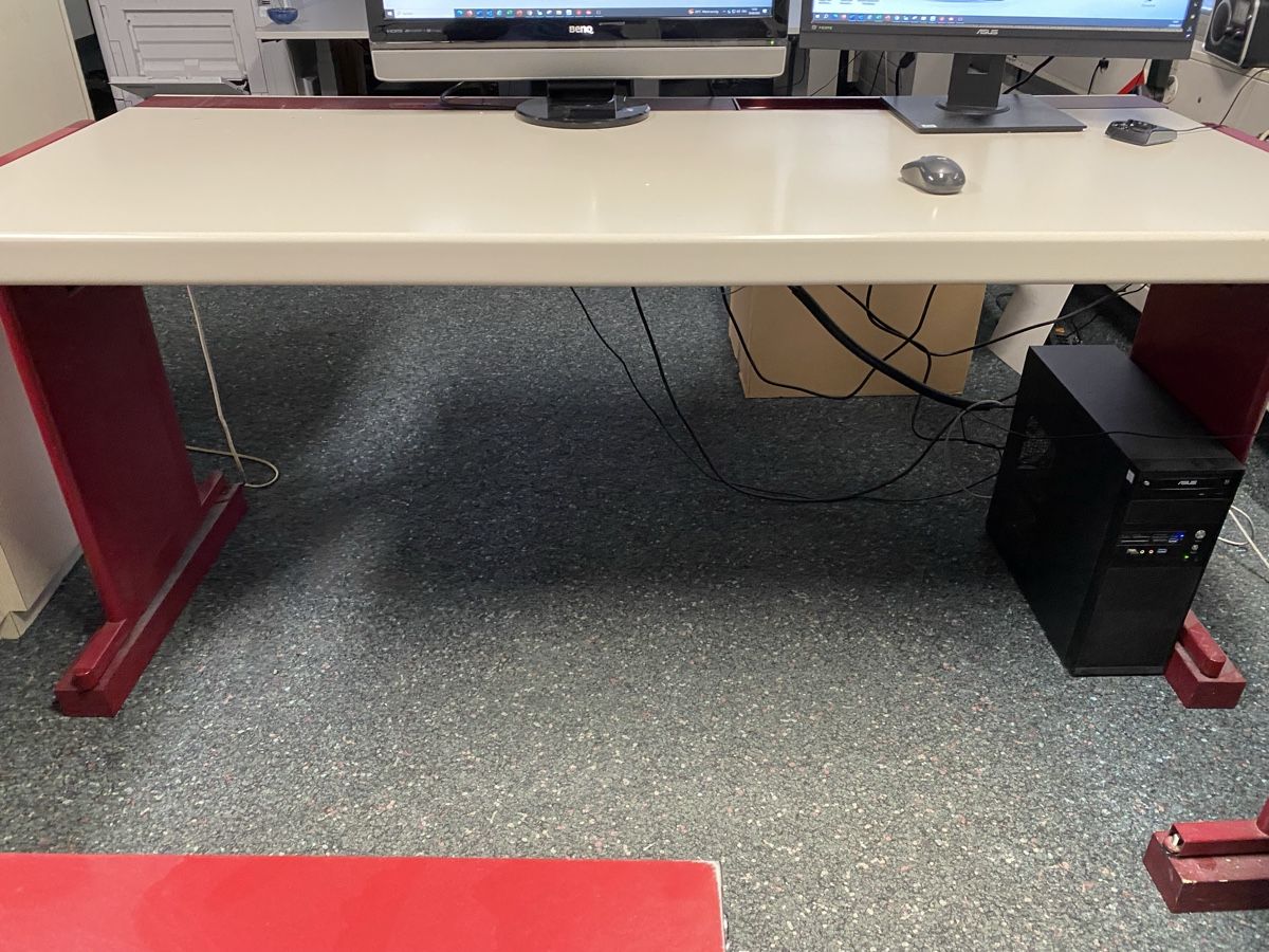 Bureaux: Schreibtisch  – D'occasion à Hägglingen par Karin0802 5
