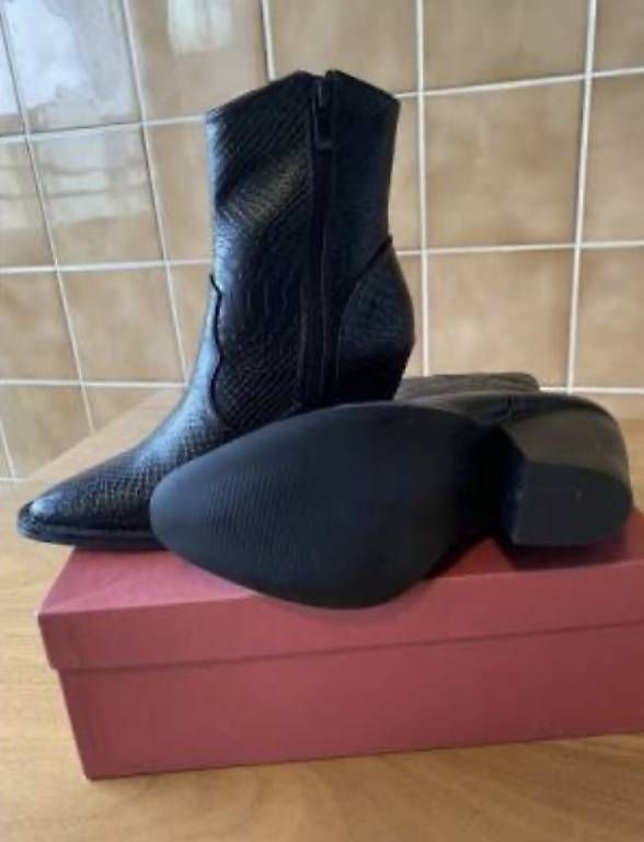 Scarpe da donna: Santiags noirs  – Usato da Geneve venduto da CHRISTINEE01 1