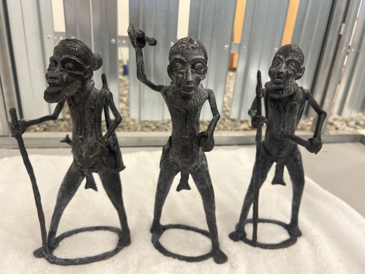 Statuette: Afrikanische Bronzefiguren, Dekoration, Kunstobjekte – Usato da Zürich venduto da Privat_13 1