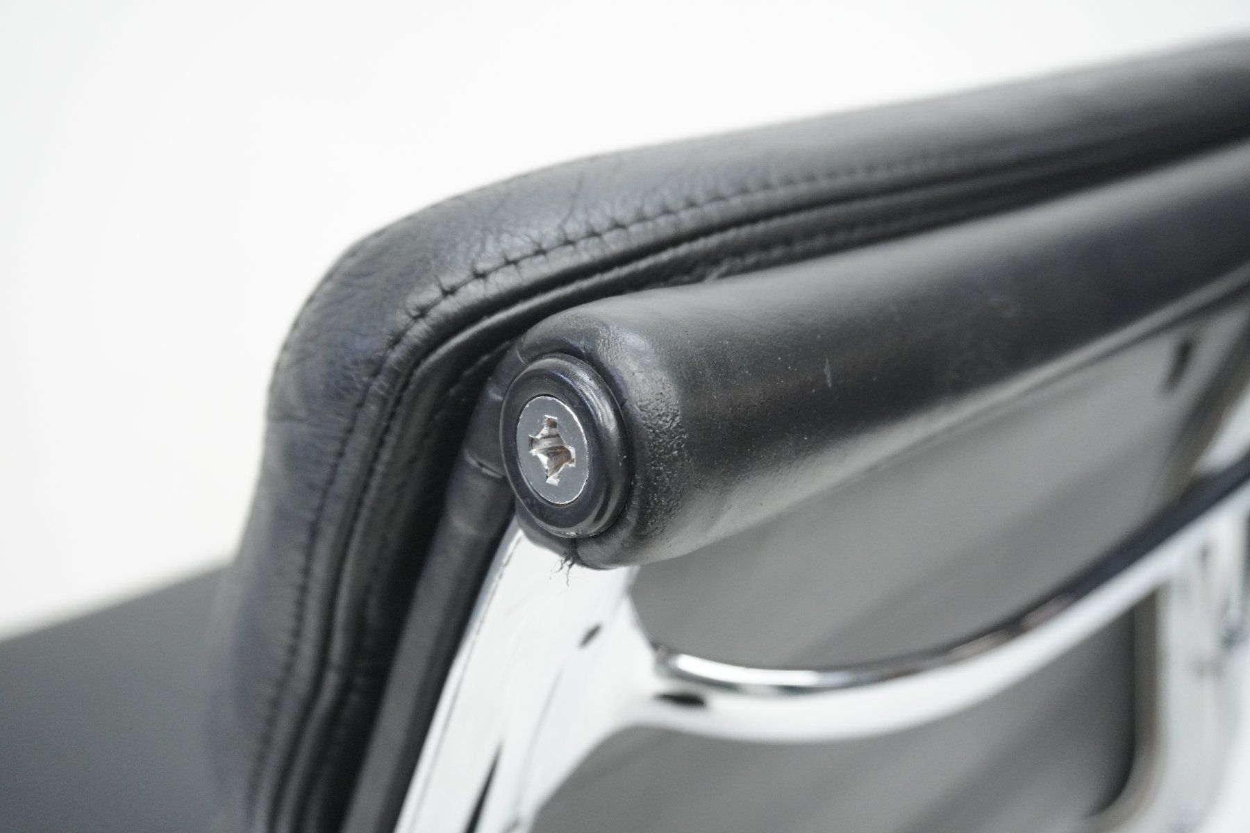 Vitra Sedie: Vitra Soft Pad EA207 Leder nero Designklassiker – Usato da Bad Zurzach venduto da QLASSIQ 9