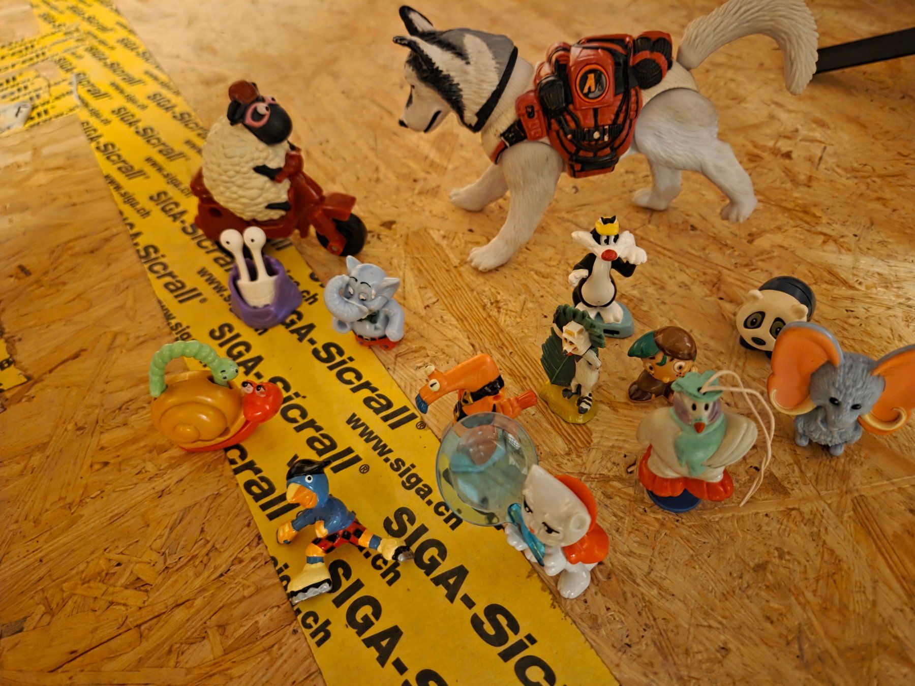 Giocattoli: Diverse Spielfiguren, Hund Husky, Globi... – Usato da frümsen venduto da Sailem