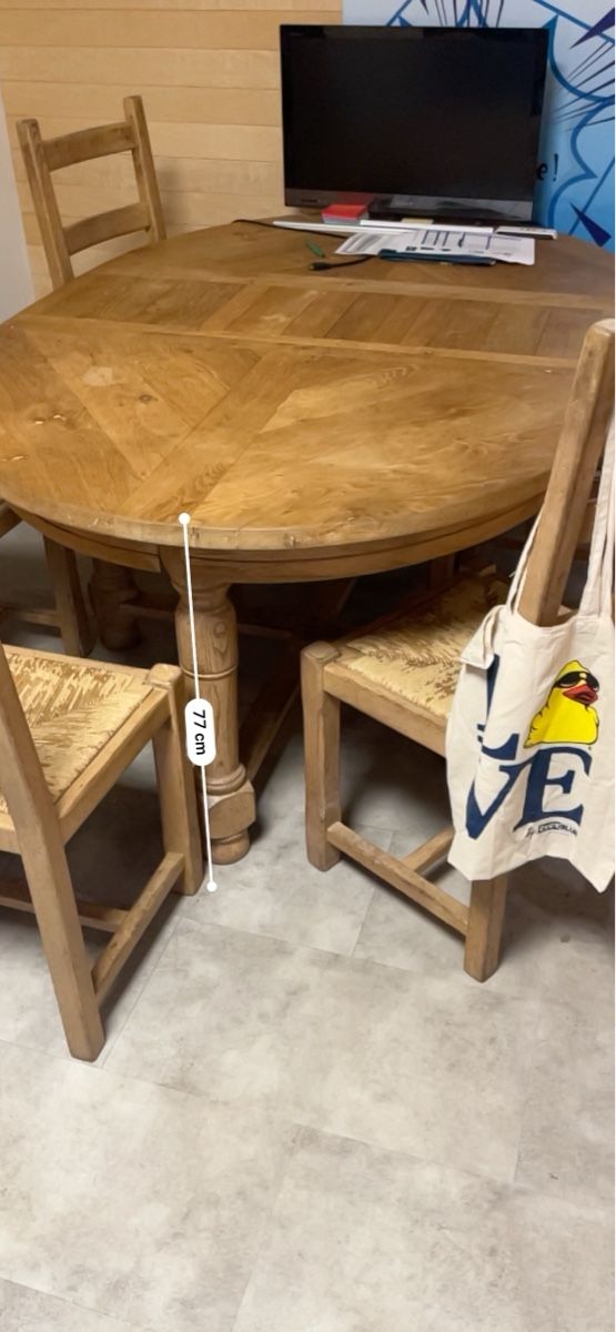 Set di tavolo e panche: Table en chêne massif blanc avec chaises – Usato da Vessy venduto da tho_z8xw 1