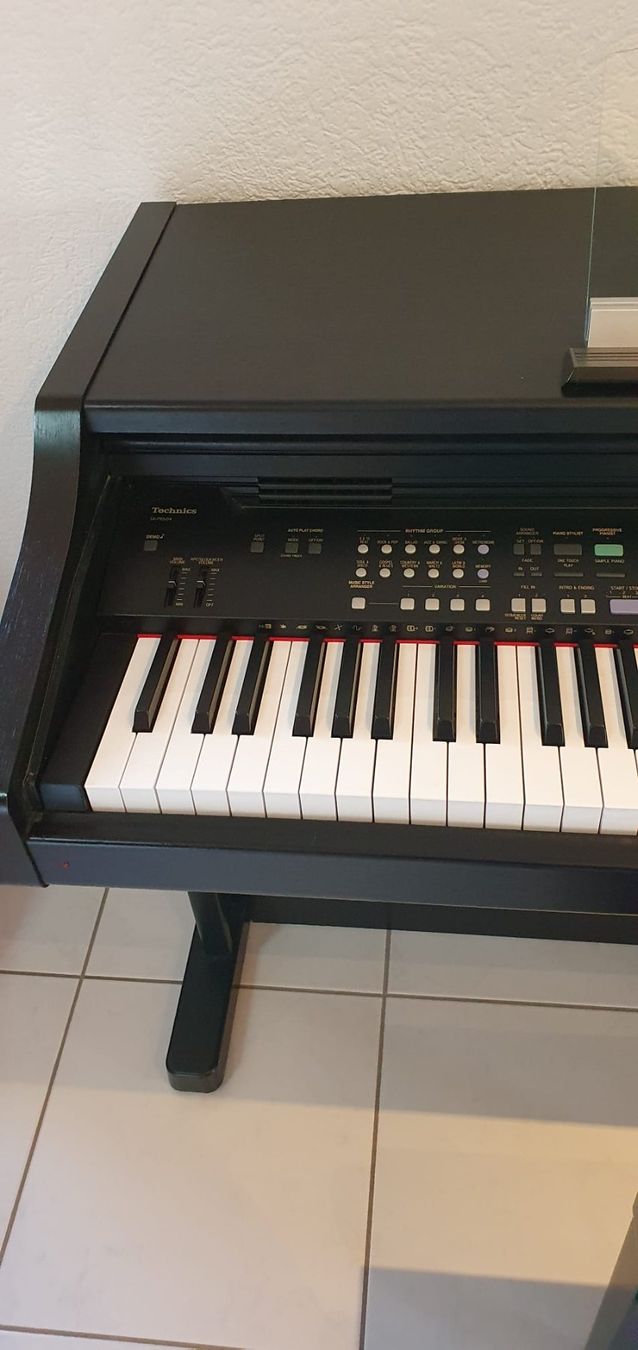 Technics Musikinstrumente: Klavier / E-Piano/ Technics SX-PR604 mit Stuhl und Mikrofon – Gebraucht aus Ottenbach von  1