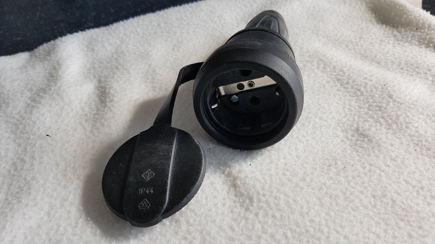 Stecker: Schuko Steckdosen – Gebraucht aus Sargans von Bomp 1