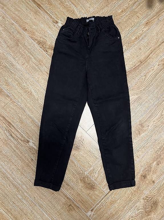 Jeans: Bershka Mom Jeans Gr. 32 – Gebraucht aus St. Gallen von kka_l9wg
