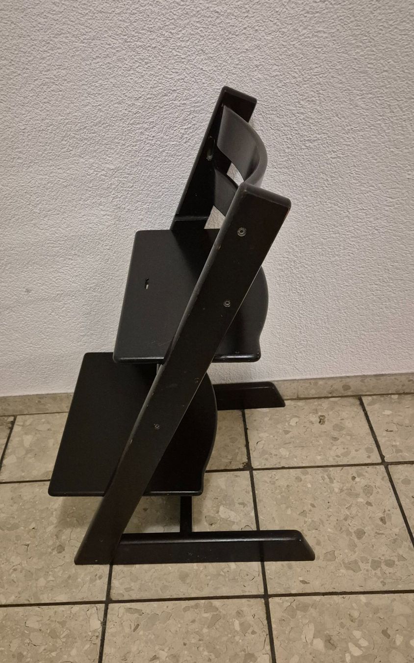 Stokke Seggioloni: Tripp Trapp Schwarz, neuere Version, versand ok – Usato da Volketswil venduto da OliOli20 1