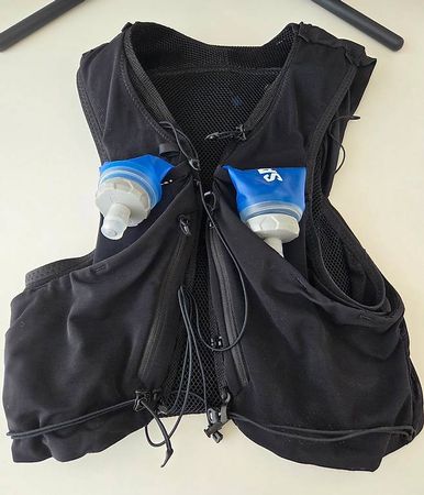 Salomon Laufweste / Trinkweste inkl. 2 Softflasks