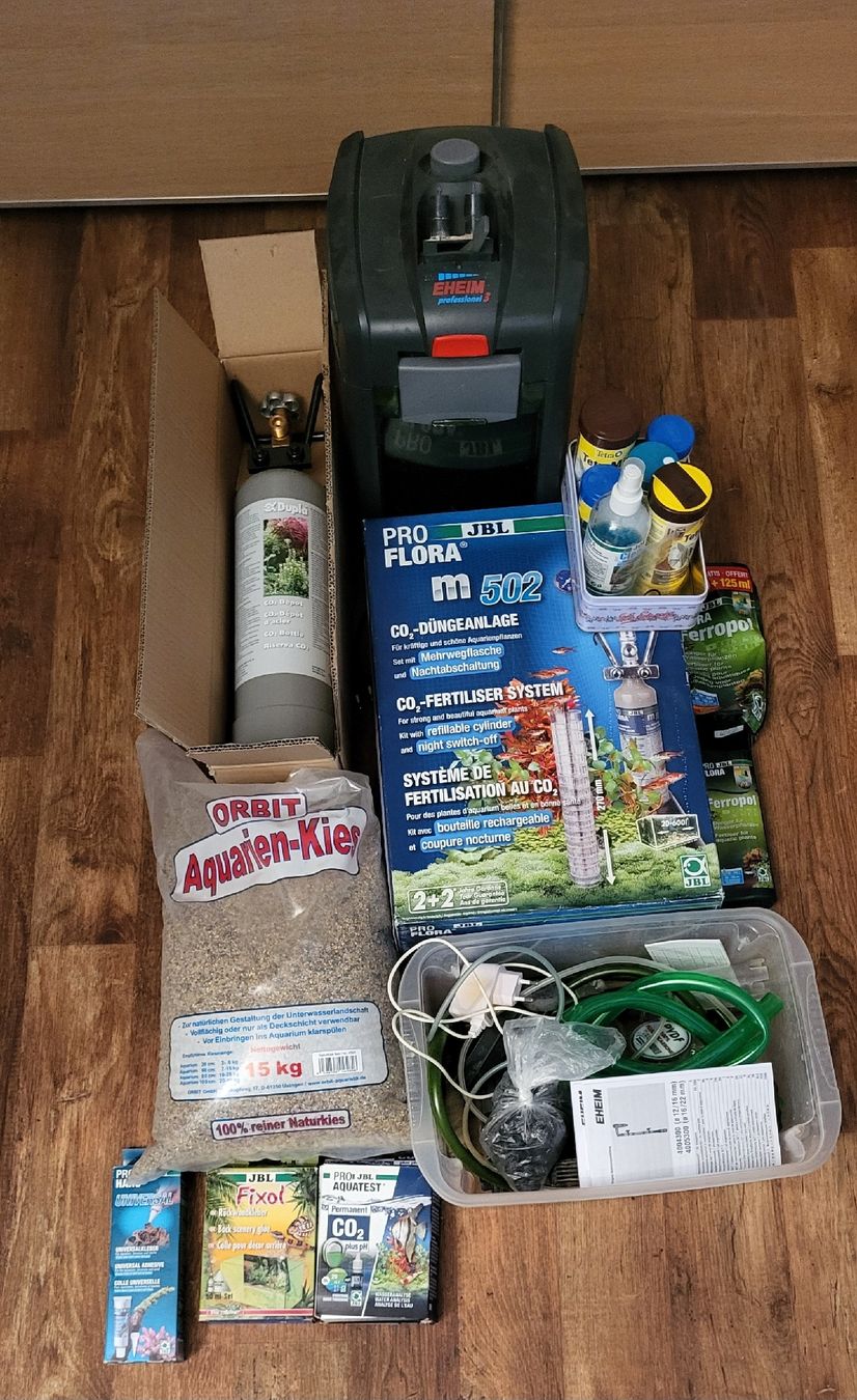 Acquari: Komplettset für Aquarium – Usato da Birsfelden venduto da chr_7q76