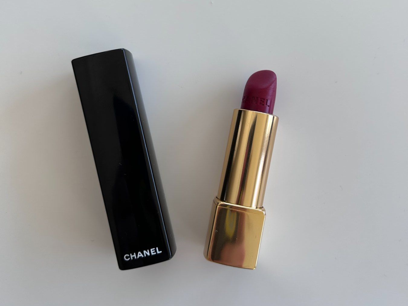 Chanel Make-up: Chanel Rouge Allure Lippenstift 99 Pirate – Usato da St. Gallen venduto da look-twice