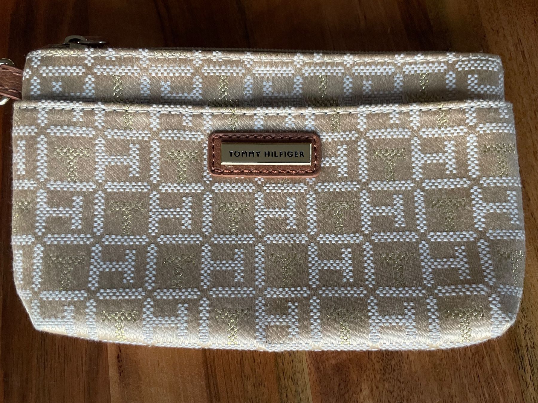 Tommy Hilfiger Portafogli: Wallet /Clutch Tommy Hilfiger – Nuovo (secondo la descrizione) da Lachen SZ venduto da schoenundgut