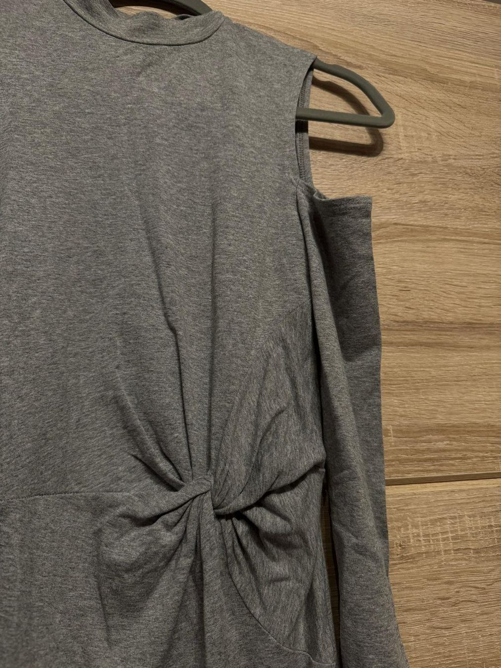 Robes: Robe grise chic – Neuf (Voir description) à Montreux par Iza_81199 2