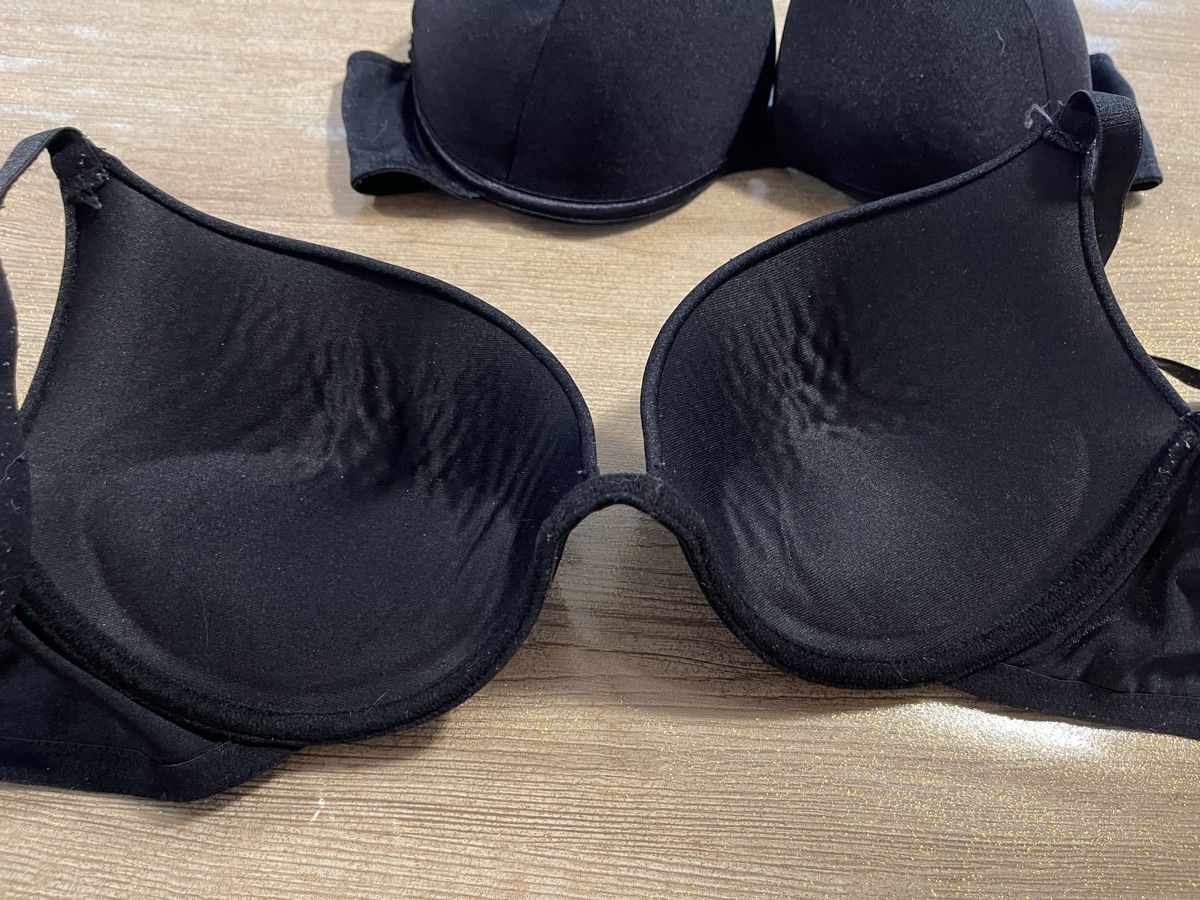 Altra biancheria intima: 2 schwarze Push-up BHs Gr. 75C von Maddison – Usato da Meikirch venduto da Hilfe_Waisentiere 1