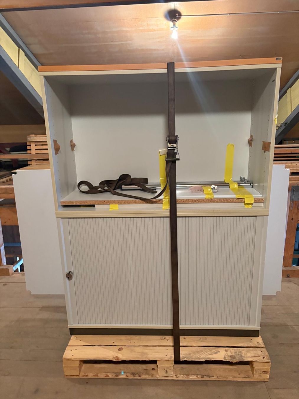 Scrivanie: Büroschrank mit Tisch – Usato da Visp venduto da mbb_xs75