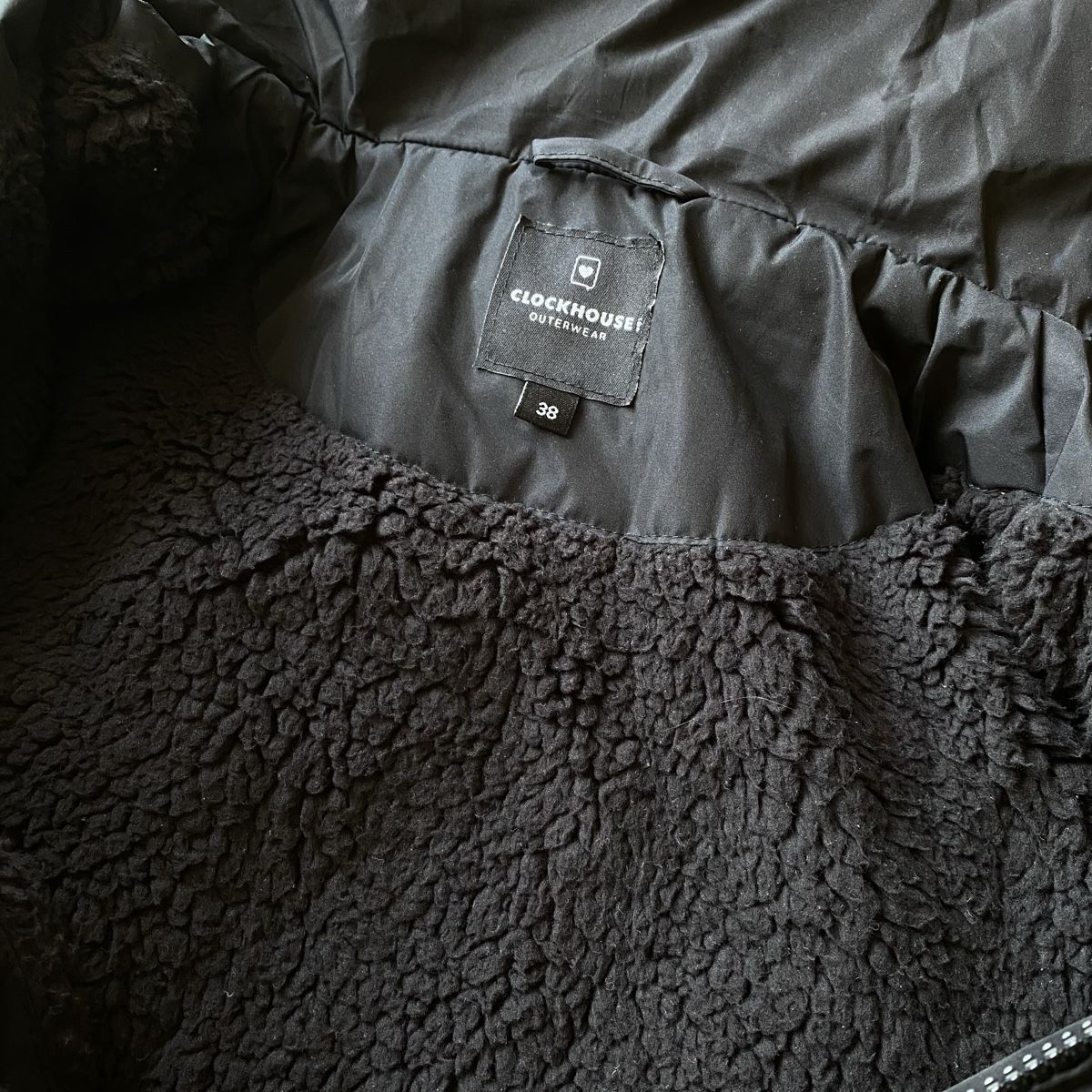 C&A Giacche: Schwarz gesteppte Winterjacke – Usato da Luzern venduto da champagnelaury 2