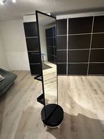 Miroir sur pied pivotant