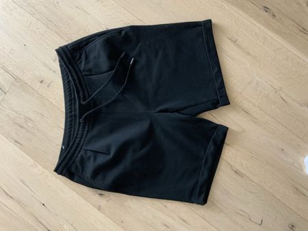Schwarze kurze Stoffhose/Shorts, Gr. L super für Sommer