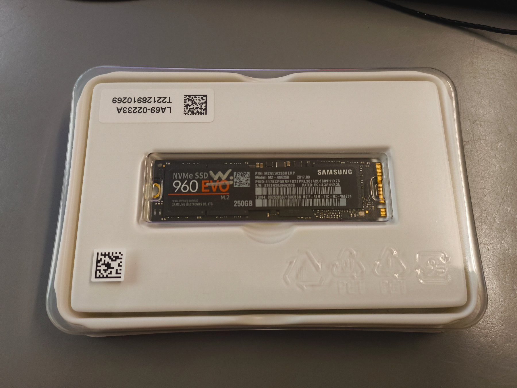 Samsung Harddisks: Samsung 960 EVO M.2 NVMe SSD 250GB – Gebraucht aus Luzern von Sgallego