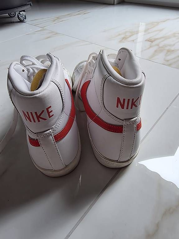 Nike Damenschuhe: Nike Blazer Mid 77 Habnero Red – Gebraucht aus Burgdorf von J.D14 3