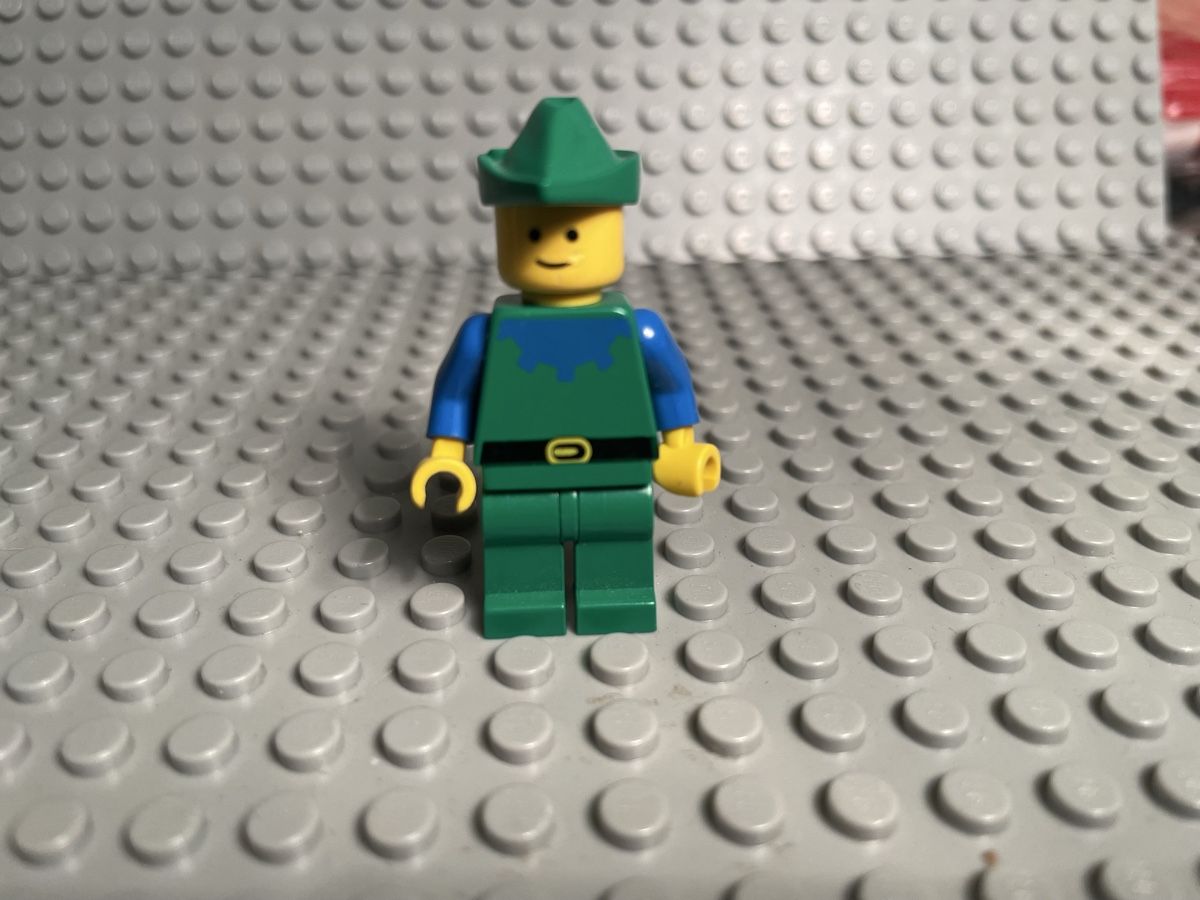 Lego Kit di costruzioni: Lego Forestman blue cas 132a Green Hat – Usato da Airolo venduto da Bagaion99