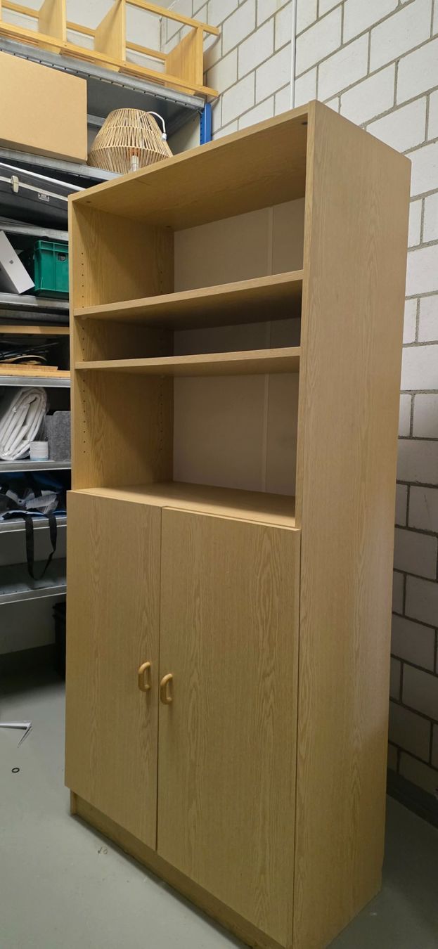 Schränke: Holzschrank – Gebraucht aus Benzenschwil von mab_wck5