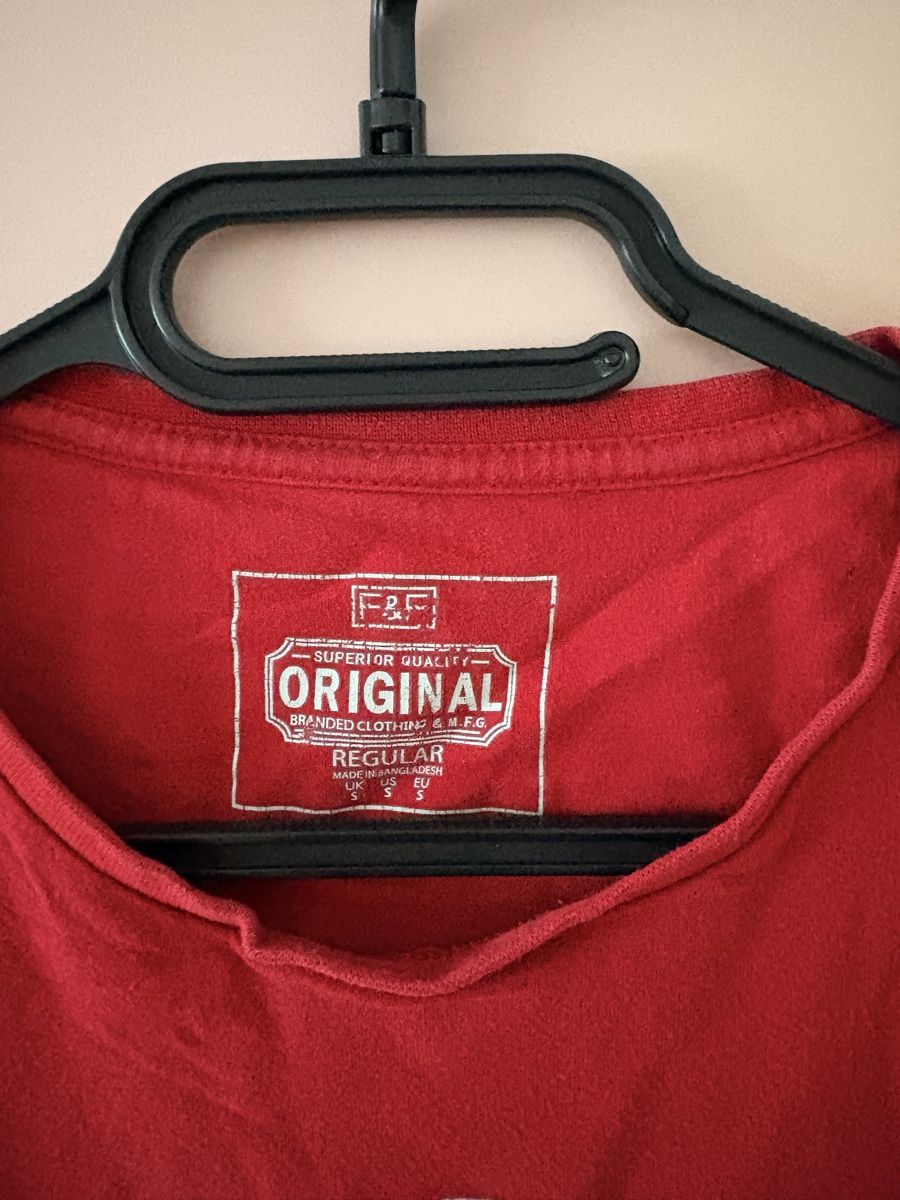 T-shirt: T-shirt da uomo rossa  – Usato da S. Antonino venduto da FedeKikka88 2
