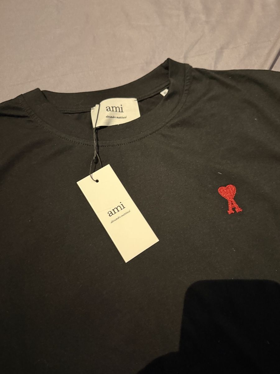 T-shirt: T shirt Ami – Nuovo (secondo la descrizione) da Thônex venduto da Mr_xxv 1