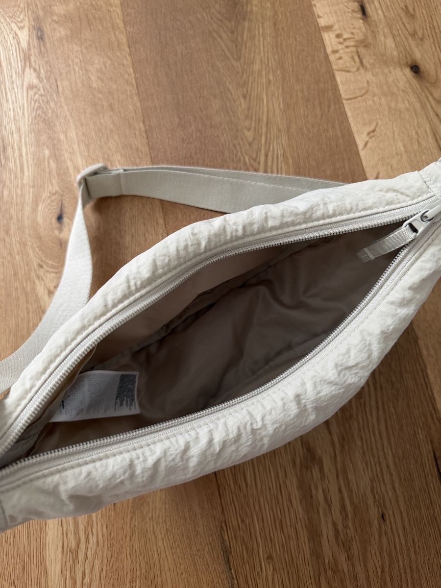 Uniqlo Borse: Uniqlo - Runde Mini Schultertasche – Usato da Interlaken venduto da fbnscl 2