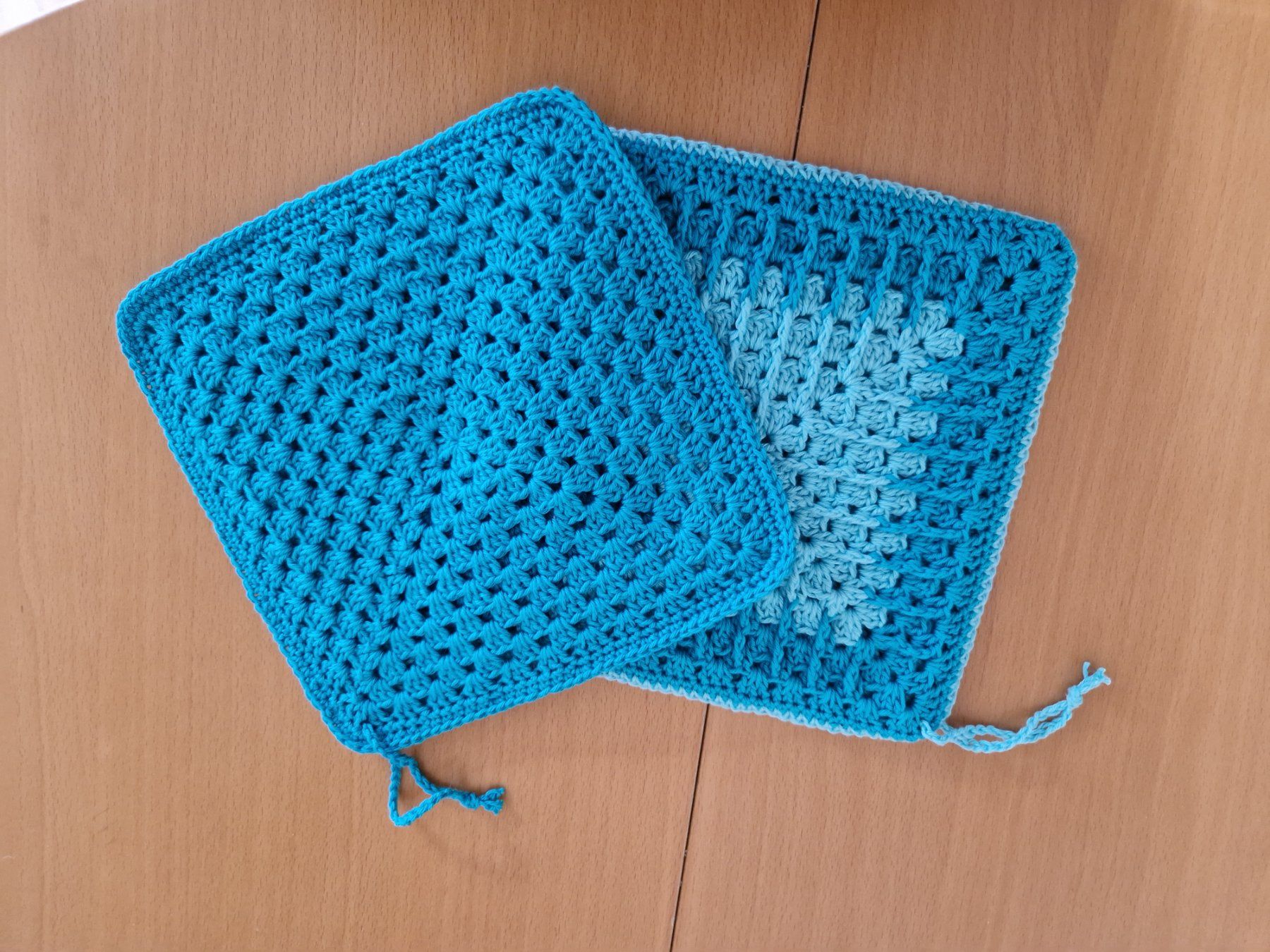 Lana: 2 Topflappen aus Baumwolle, Handarbeit – Nuovo (secondo la descrizione) da Ursenbach venduto da Trasse 2