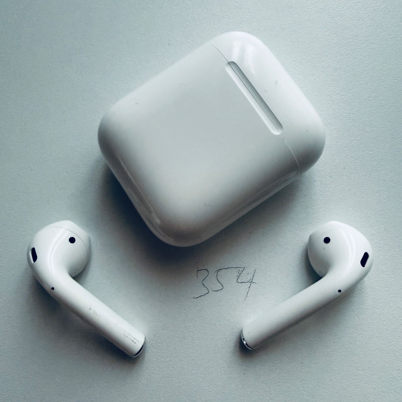 Apple Kopfhörer: Original Apple AirPods 2 Gen. Wireless Kopfhörer & Case – Gebraucht aus Basel von MY.AIRPODS.SHOP 2