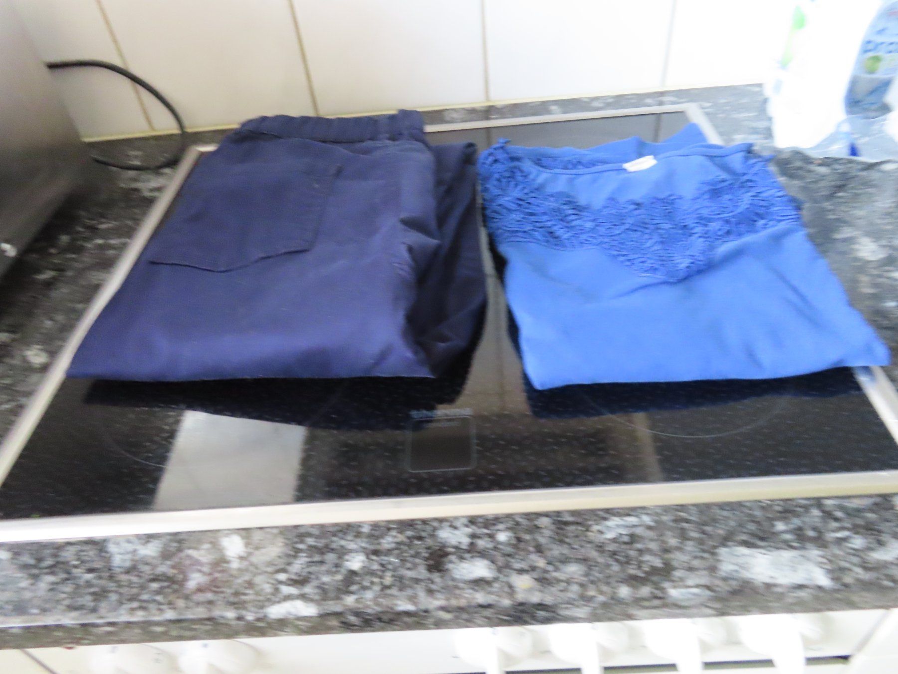 Hosen: 1X Hose Mit  T- Shirt – Gebraucht aus Rüfenacht BE von tial70 1
