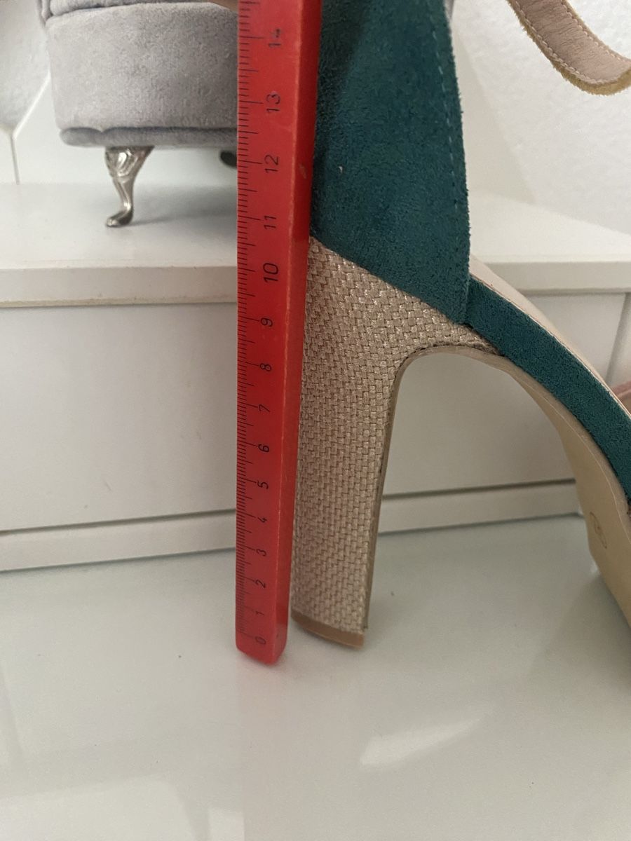 Scarpe da donna: Sandale gr 37 – Nuovo (secondo la descrizione) da Klingnau venduto da Nirvana 7