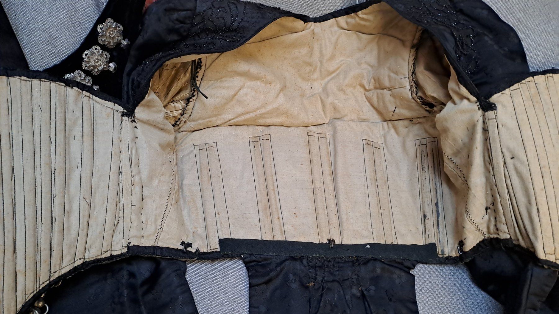 Vestiti: Alte schwarze Berner Festtagstracht – Usato da Subingen venduto da pat_j5m9 4