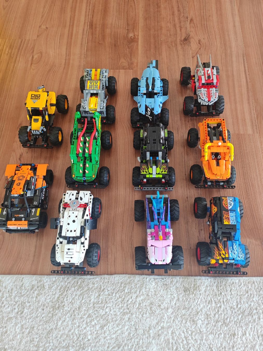 Lego Kit di costruzioni: Lego Monster Truck Collection  – Usato da Schindellegi venduto da Deladelsen