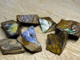 BOULDER ROH OPAL ** 400 karat ** Lot Vollelektrische Feuer